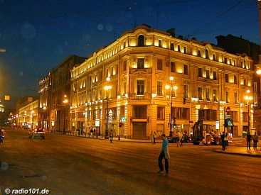 St.Petersburg: Newski Prospect at midnight (click to enlarge)
