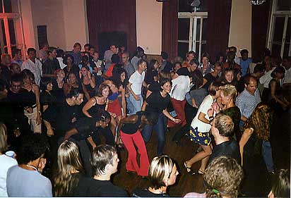 Salsa im Bierstindl (� 2000 by Winfried Herbst)
