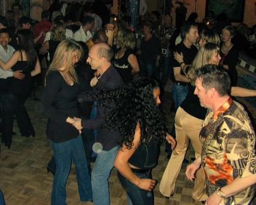 Salsa: Kolumbianisches Pavillon, Wolfsburg