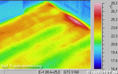 Thermal imaging: Underfloorheating in a bathroom - Thermographic picture - infrared photograph